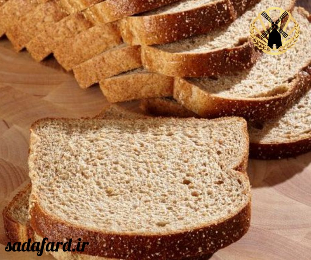 نان پخته شده با آرد  گندم کامل یکی دیگر از نان های سالم می باشد که به دستگاه گوارش کمک بسیاری می کند.